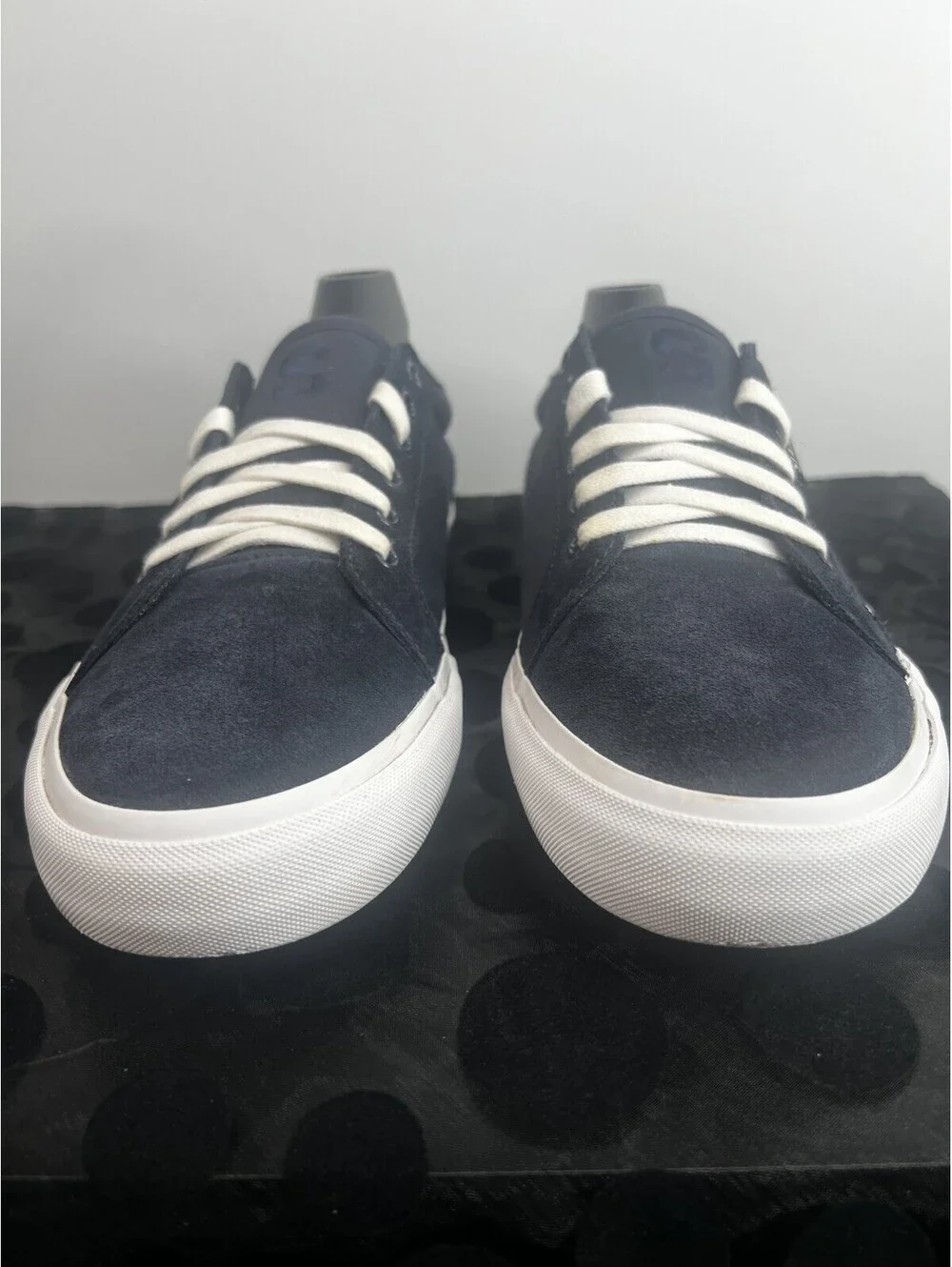STATE Footwear Hudson Men’s 9.5 Navy Suede Discontinued Sneakers White Red